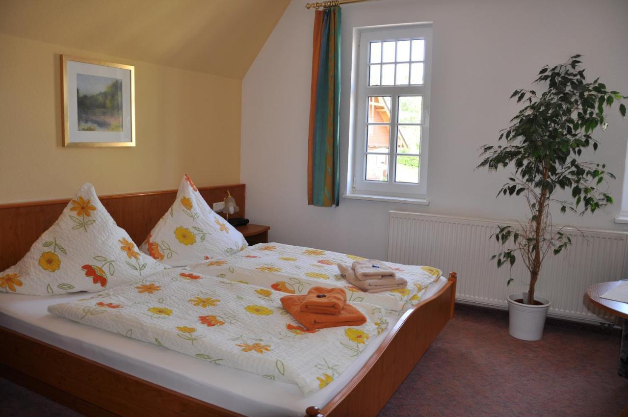 Gaststaette & Pension Waldschloesschen Oberhof  Ngoại thất bức ảnh