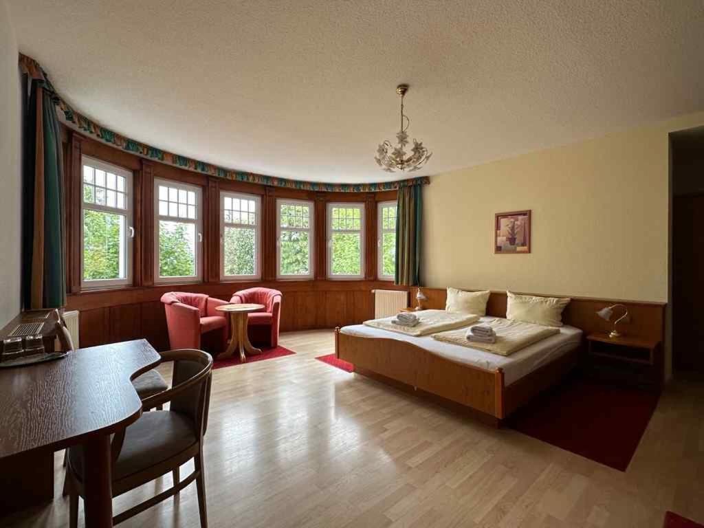 Gaststaette & Pension Waldschloesschen Oberhof  Ngoại thất bức ảnh